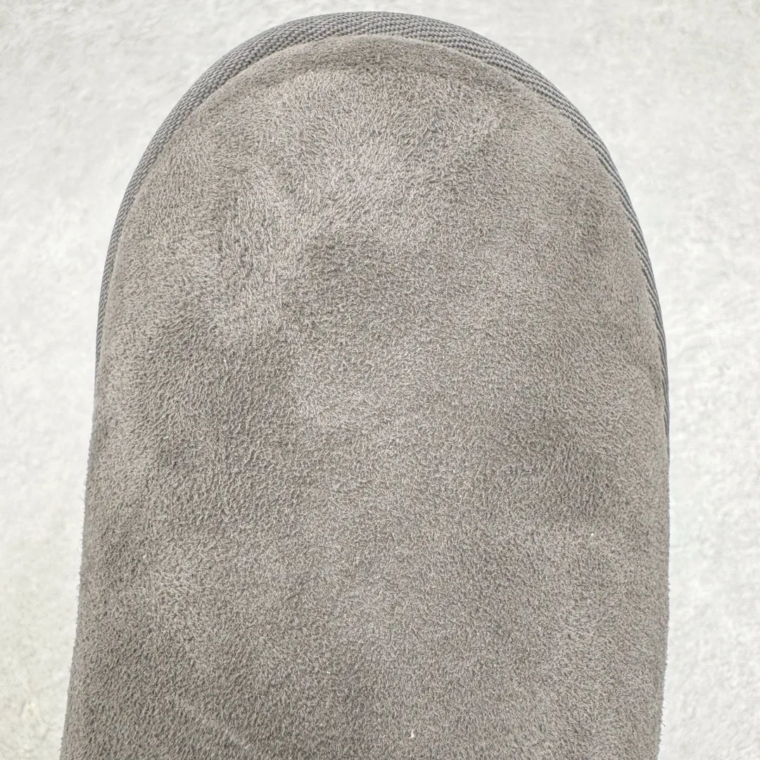Pick up locally 💰520 UGG 5092 Classic autumn and winter sheepskin and fur integrated snow boots. All shoes are made of ZP. Longfeng A-grade Australian imported sheepskin and fur integrated brand OEM production line. Fully follow the ZP process. OEM original pattern maker. Adhering to the principle of no original shoe development and selection. Pay attention to every detail. The most authentic version on the market. TREADLITE "Light Wing" technology outsole. Light/durable/flexible/pile size: 35 36 37 38 39 40 Coding: by2936070